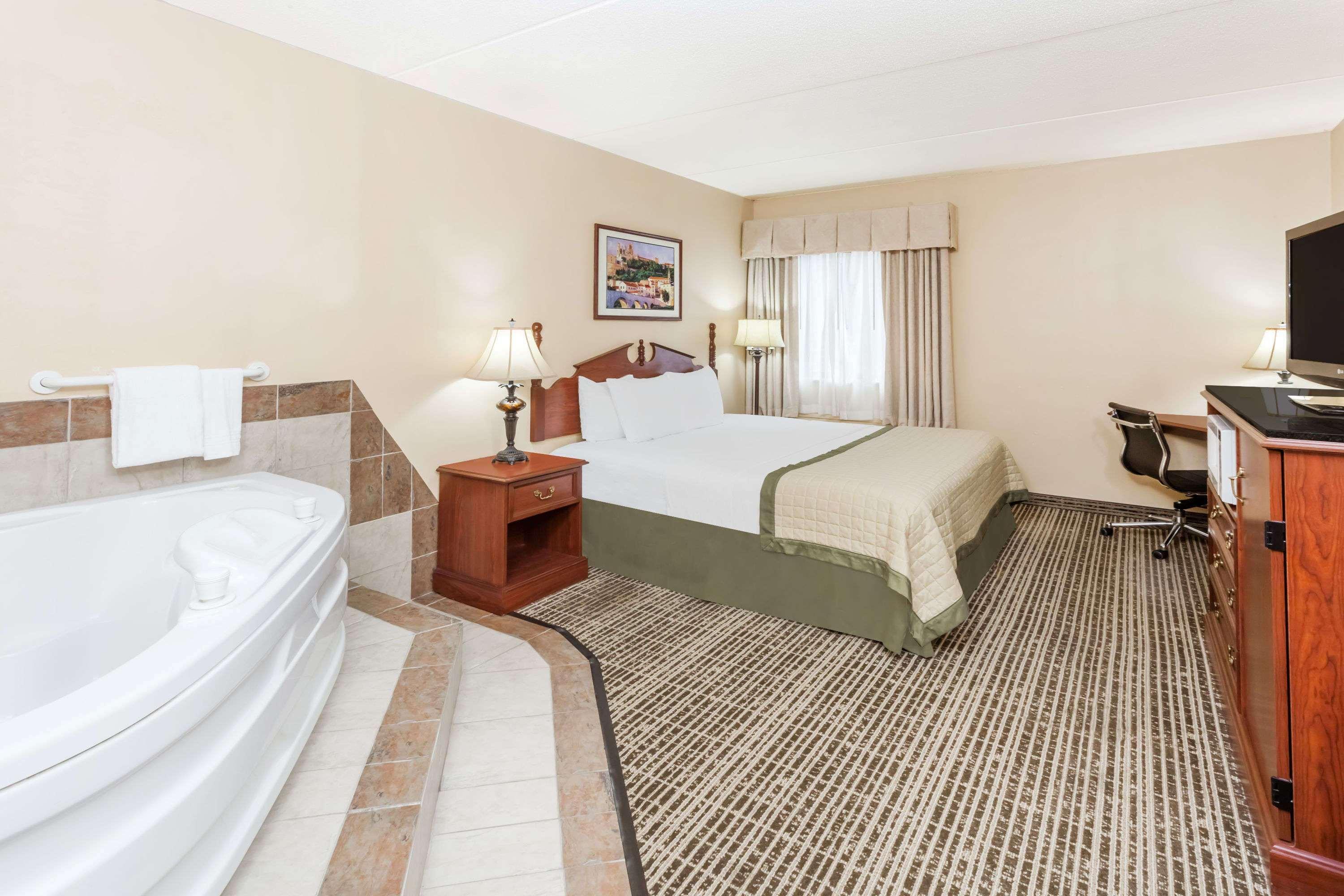 Hotel Baymont By Wyndham Elkhart Exteriér fotografie