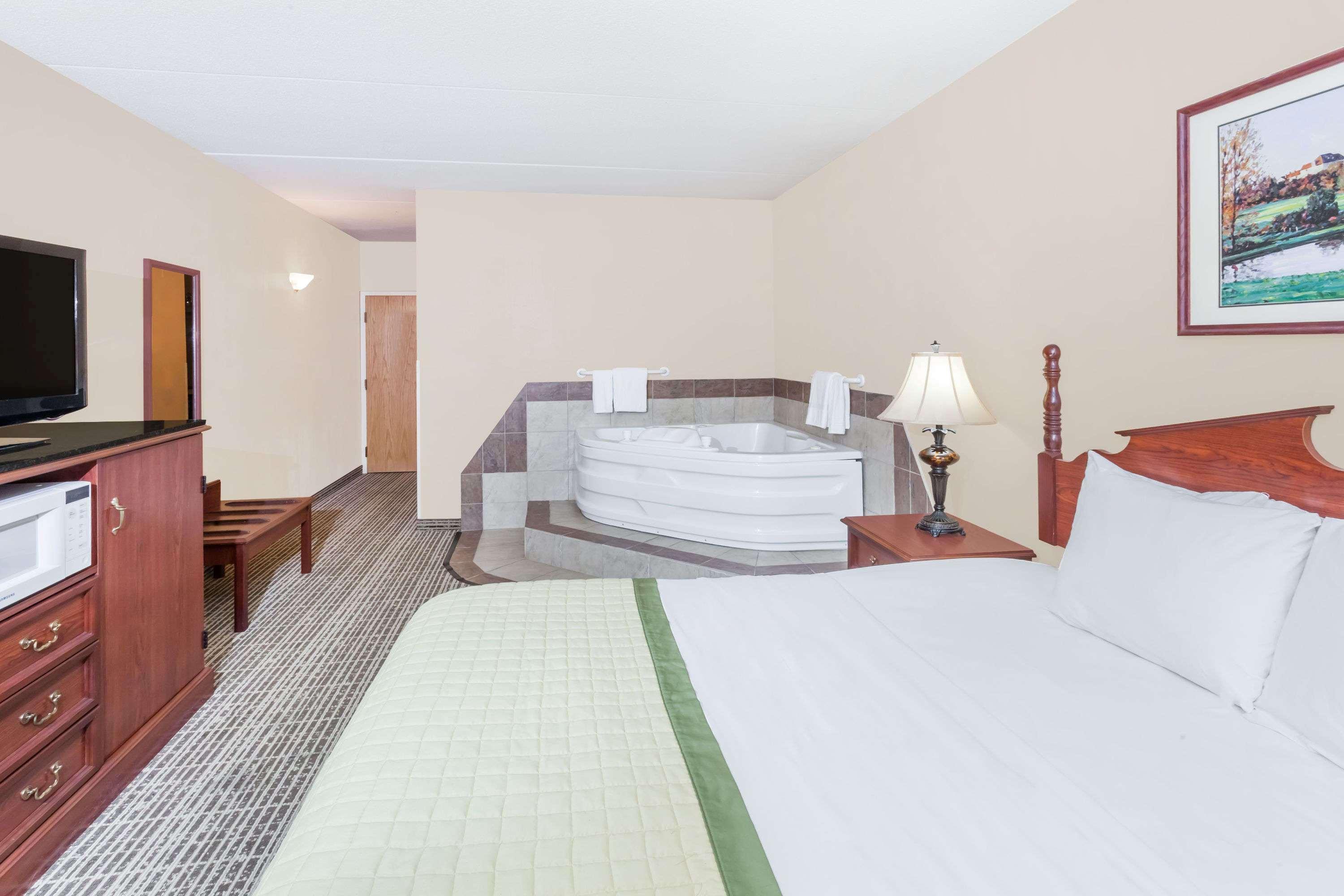 Hotel Baymont By Wyndham Elkhart Exteriér fotografie