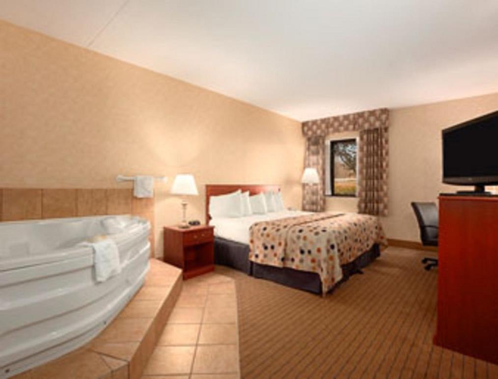 Hotel Baymont By Wyndham Elkhart Pokoj fotografie